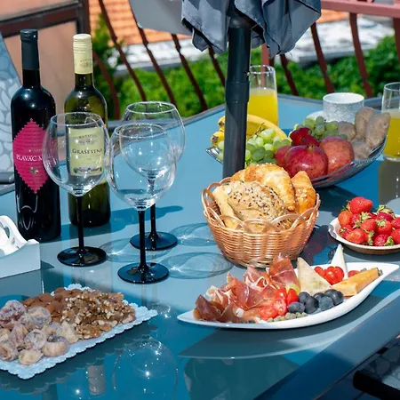 Beata Trogir-okrug * Trogir