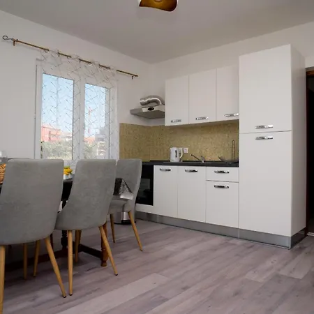 Beata Trogir-okrug * Trogir