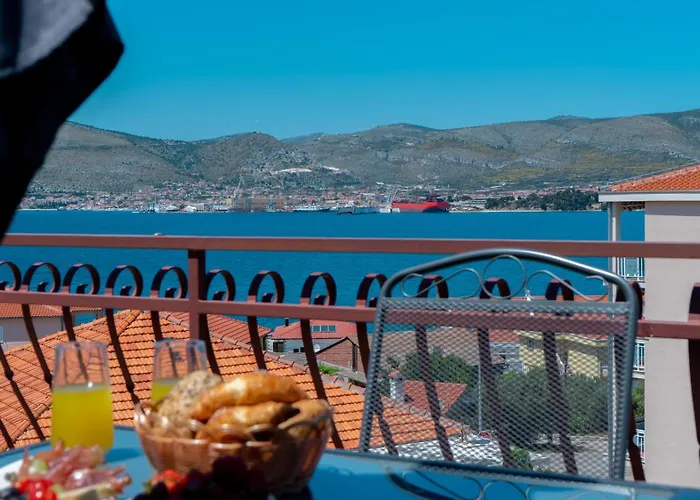 Beata Trogir-okrug * Trogir