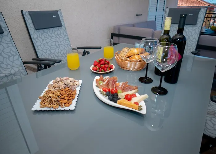 Beata Trogir-okrug * 特罗吉尔