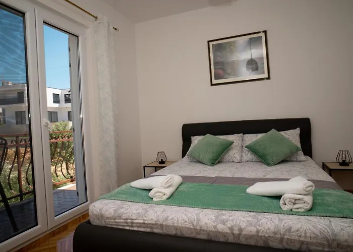 Beata Trogir-okrug * 特罗吉尔